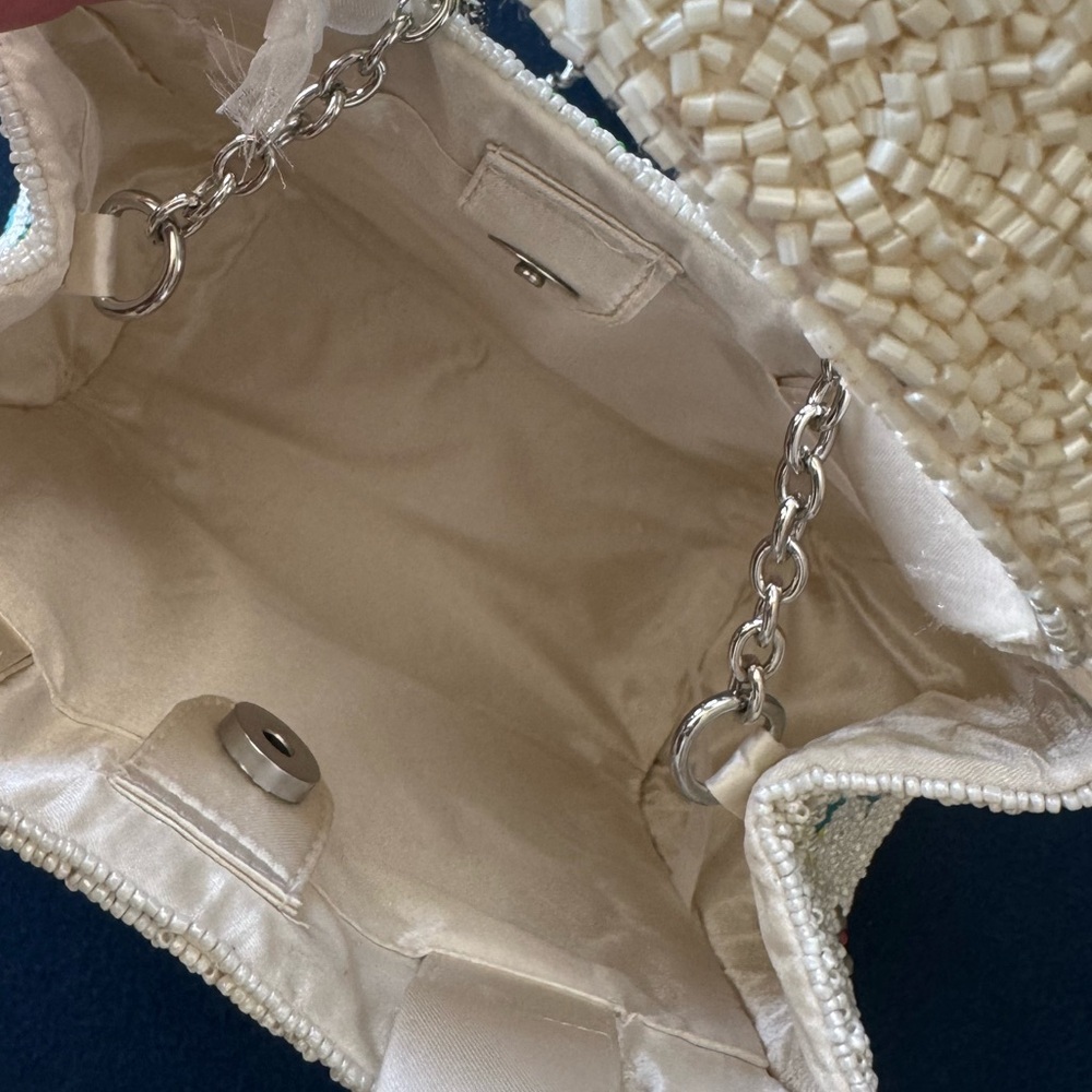 GORGEOUS Beaded Tote Bag with beach umbrella and beach towel designs- SO FUN⛱️ - Picture 6 of 12